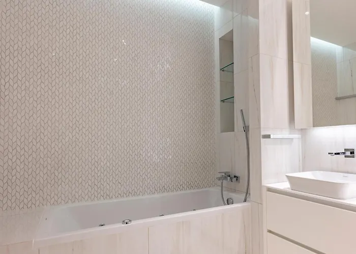 Del Mar Beachfront 'c' 2 Bedroom