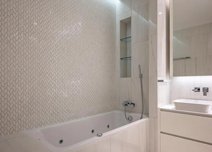 Del Mar Beachfront 'c' 2 Bedroom *