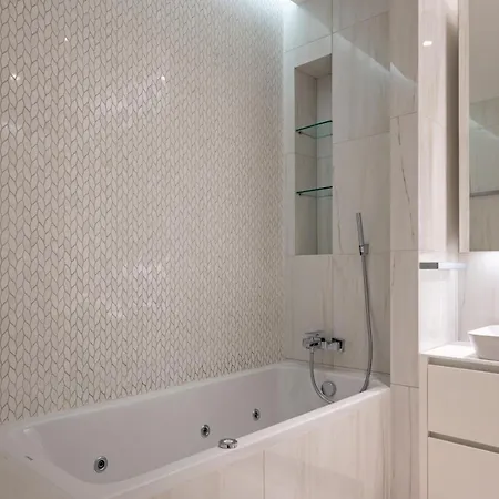 Del Mar Beachfront 'c' 2 Bedroom *